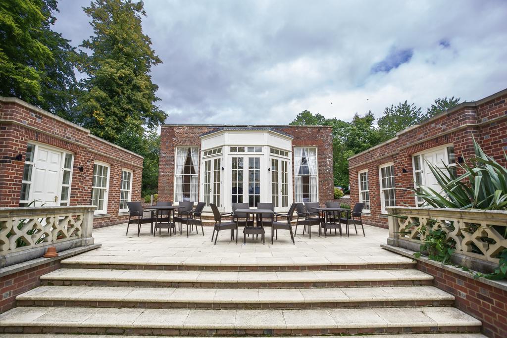 Гостевой дом Donnington Grove Ньюбери Экстерьер фото