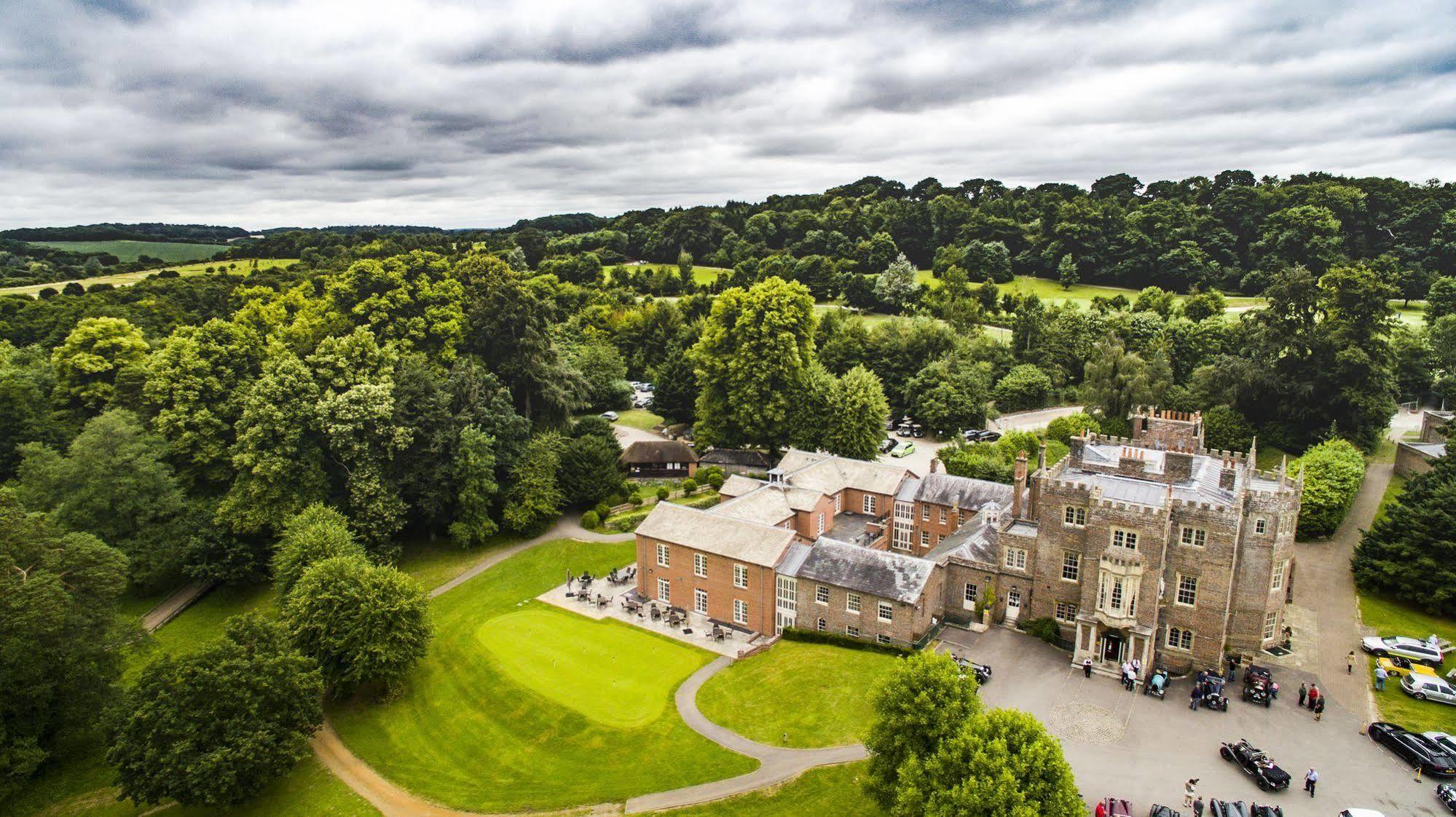 Гостевой дом Donnington Grove Ньюбери Экстерьер фото